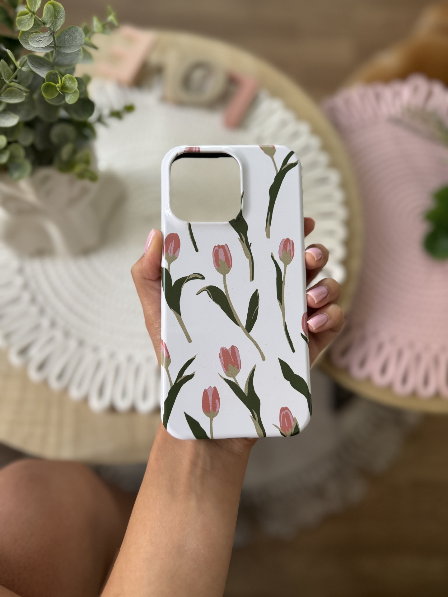 iPhone 15 Pro Max Tulips